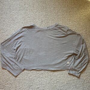 Vuori Light Gray Long Sleeve Crop Top